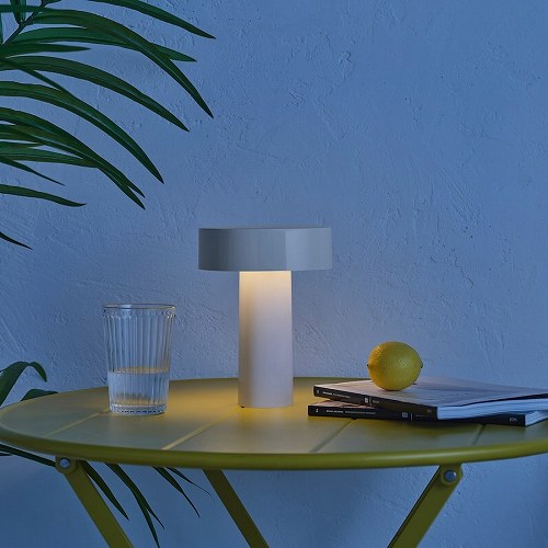 【あす楽】IKEA イケア LEDテーブルランプ 電池式 屋外用 ホワイト 20cm m00571900 SOLVINDEN ソルヴィンデン インテリア 寝具 収納 ライト 照明器具 デスクライト テーブルランプ おしゃれ シンプル 北欧 かわいい