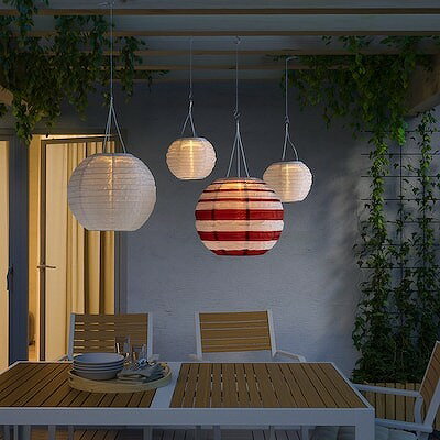 IKEA イケア LED太陽電池式ペンダントランプ 屋外用 球形 レッド ストライプ 30cm m50593513 SOLVINDEN ソルヴィンデン インテリア ライト 照明器具 天井照明 ペンダントライト 吊下げ灯 おしゃれ シンプル 北欧 かわいい