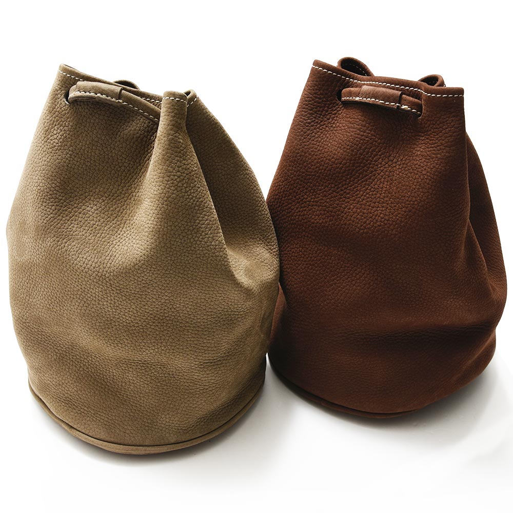 Charles et Charlus / シャルルエ・シャルリュス Escala ヌバック ドローストリングバッグ