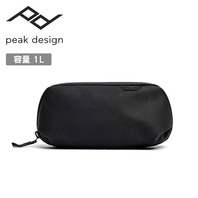 メーカー希望小売価格はメーカーカタログに基づいて掲載していますSpec ブランド名 Peak Design ピークデザイン 商品名 テク ポーチ スモール メーカー型番 BTP-S-BK-1 サイズ 【外寸】H11.5×W24×D9cm【内寸】H10.5×W23×D8cm※メーカーサイズ参照 カラー Black 詳細 &nbsp; 「テクポーチスモール」は、テクポーチの美しいデザインと実用性はそのままに、サイズを約半分にしたポーチです。どんなバッグにも収まるコンパクトなサイズながらも、ケーブルやSDカード、バッテリーに充電器など、さまざまな小物類を整理して収納できます。内側には4つに分かれた収納スペースと、オーガナイザーポケットやジッパーポケット、さらにペンホルダーを備えています。また開口部が大きく開き自立するため、視認性とアクセス性にも優れています。ポーチ背面にコードフックループが付いているので、別売りのピークデザイン製ストラップやフラットフックストラップを取り付けて、ボディバッグとしても使用できます。----------------------------------【重量】195g【容量】1L ------------------------------------------------------------ ※モニタやPC環境等により実物と多少色合いが異なって見える場合もございます。 ※外箱がある商品につきましては生産、運搬の過程上、商品の箱(外箱)に多少の汚れや、破れ等が生じる場合がございます。 予めご了承の上お買い求め頂きます様、よろしくお願いいたします。 ※パターン生地を使用している商品によってはパターン位置に個体差がございます。予めご了承下さい。 ※一部商品画像にメーカー提供画像を使用している商品もございますので、仕様が予告なく変更される場合がございます。 ※複数のショッピングモールで同時販売しておりますので、在庫切れになってしまう場合がございます。 厳重に注意し在庫システムで管理を行っておりますが、お買い上げいただいた商品が品切れになってしまう場合がございます。 また、人気商品に関しましても複数のお客様が一度に購入を行い、在庫の反映が間に合わずご購入できてしまう場合がございます。 その際はお客様には必ずご連絡をさせていただきますが、万が一入荷予定がない場合はキャンセルさせていただく場合がございます。 大変申し訳ございませんがあらかじめご了承ください。 ※メール便発送対象商品に関しましては、メール便規定料金にてお送りします。 ※ガス缶などをご使用いただく商品の場合、同メーカーのものをご使用いただくことを推奨しております。 製品不良などが起こった場合、保証対象外となる場合がございます。 ------------------------------------------------------------