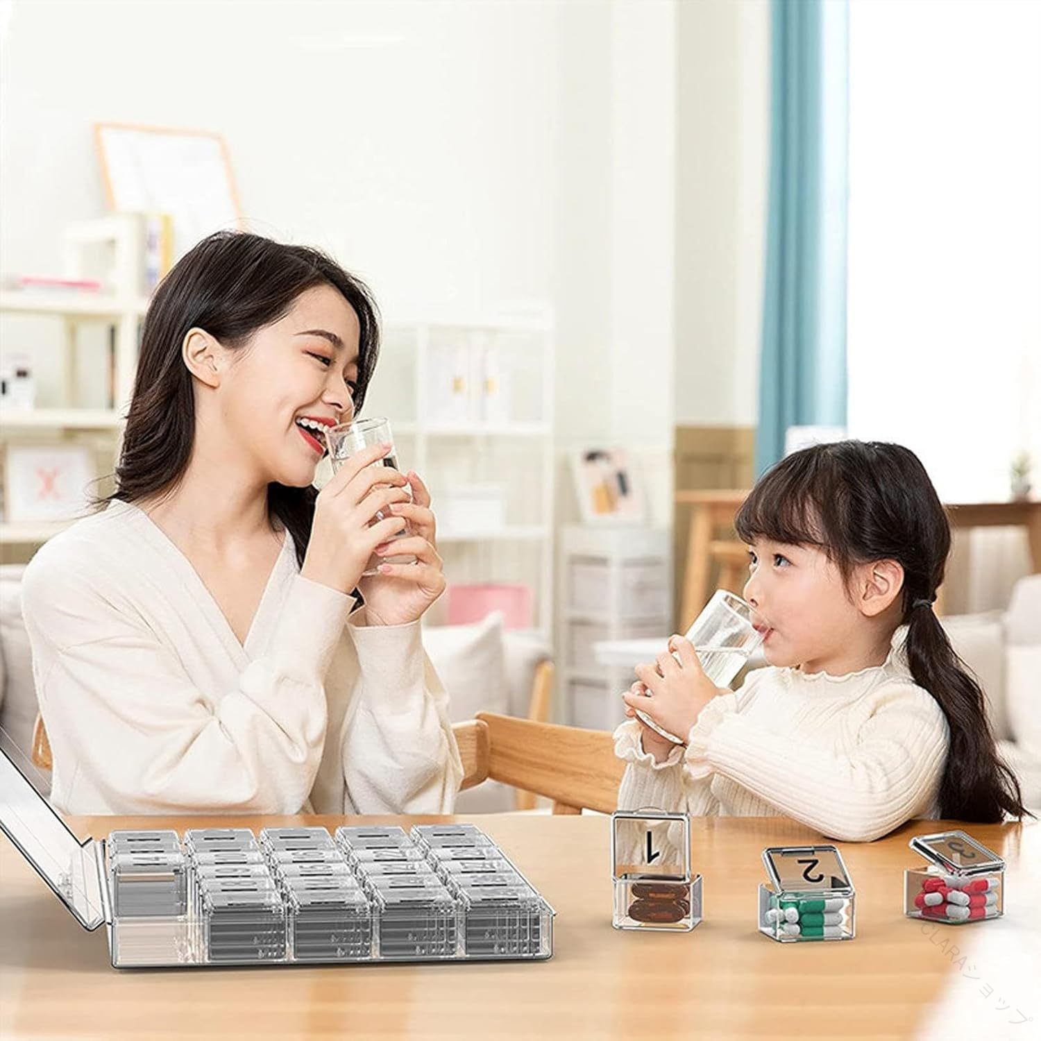 商品説明：「お薬飲んだかな？？」その悩みを1か月の管理で解決致します。 1か月単位で保管できるセパレートタイプのピルケースです。 毎日飲む薬の管理がしっかりできますので飲み忘れの心配もございません。 製品材質：食品に直接接触できるプラスチックである食品グレードのPP材料で作られます。 キーワード： 薬ケース 薬箱 1ヶ月 一ヶ月 一か月おしゃれ 大容量 飲み忘れ 防止 収納 ピルケース 携帯用 ピルケース 薬 入れる カレンダー 薬ポーチ 服薬管理 お薬 整理 区分け ボックス 介護 投薬 服用 サプリ サプリメント サプリボックス サプリケース かわいい 【原産国／製造国: 中国】 .1か月 薬ケース 1ヶ月分をまとめて収納できる薬箱です。飲み忘れ対策に便利な大容量収納ピルケースで、携帯用 持ち運び 旅行にもおすすめ。薬を入れるカレンダー式の薬ポーチとして服薬管理をサポートします。クスリ箱 くすりケース 30日 30日用のサプリメントケースとして、毎日の薬やサプリを整理できます。おしゃれな収納ケース、常備薬ケース、曜日別ケースをお探しの方に人気。ランキングやセール商品にもおすすめです。。 指定された配送時間は承っておりません。【CLARAショップ】