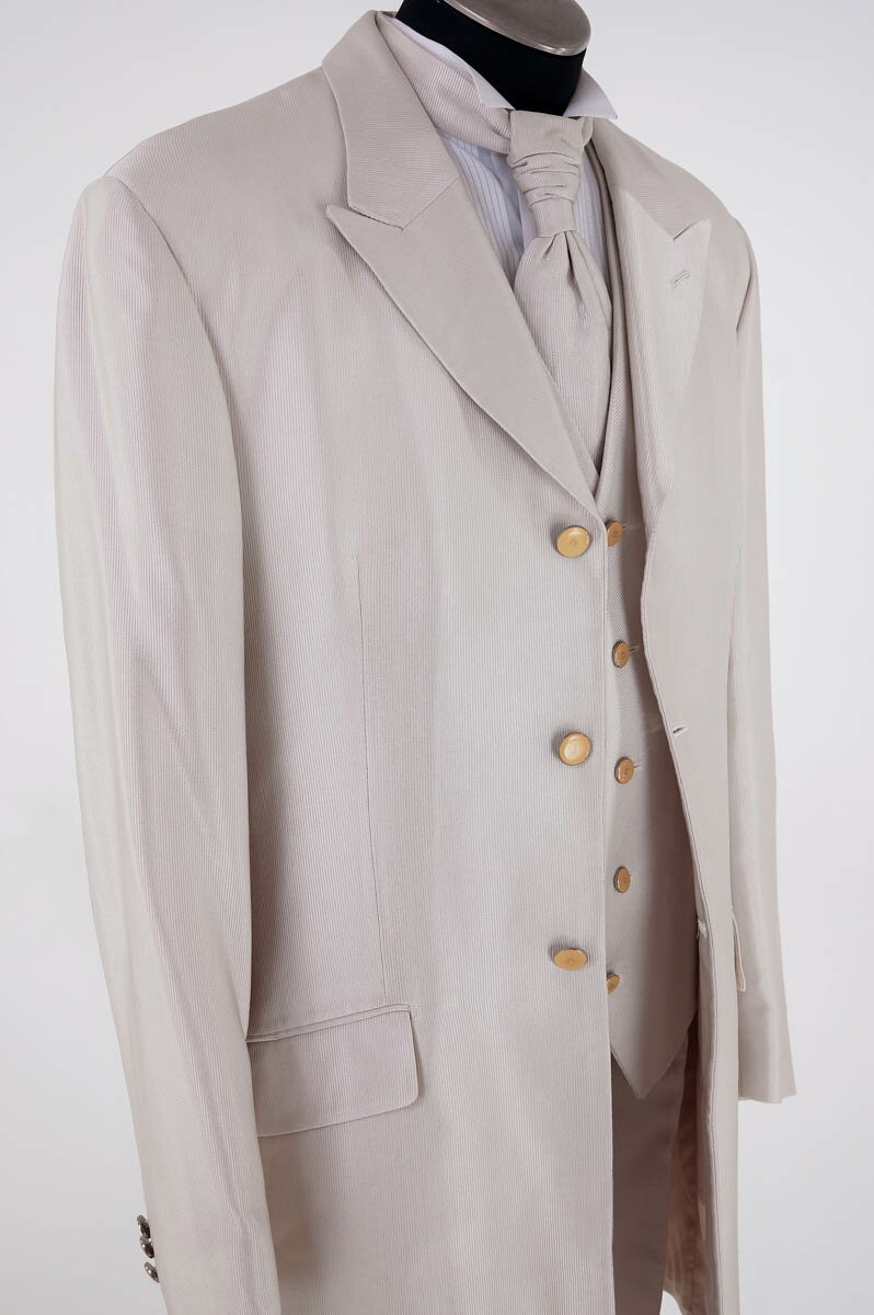 《お買物マラソン クーポン利用で 15％オフ》 販売 クラレナの 専用タイ付き シャンパンベージュフロックコートLL(MMm724)(USED品)【中古】(リサイクル)【洋装】【メンズ】【燕尾服】
