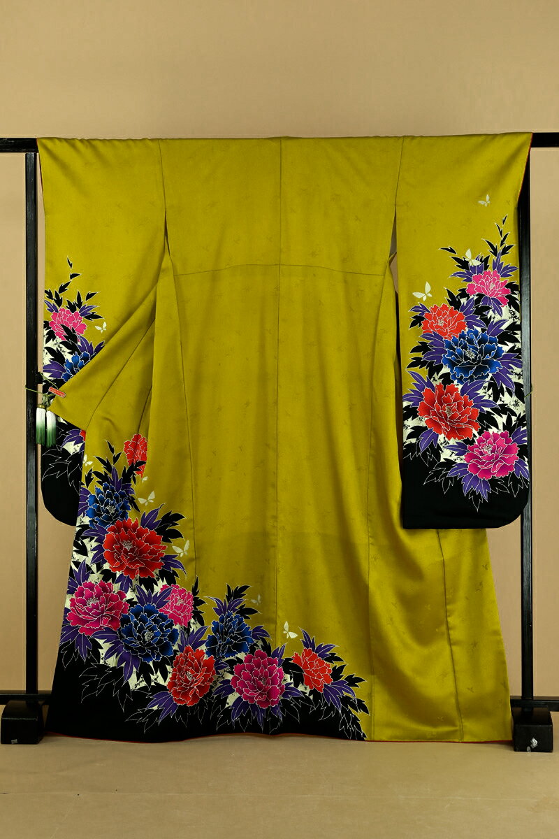 《ブラックフライデークーポンで500円-27,000円OFF》販売 クラレナの 山吹茶+黒に牡丹と蝶々 正絹 中振袖 (MS547)(中古)(USED)(リサイ...