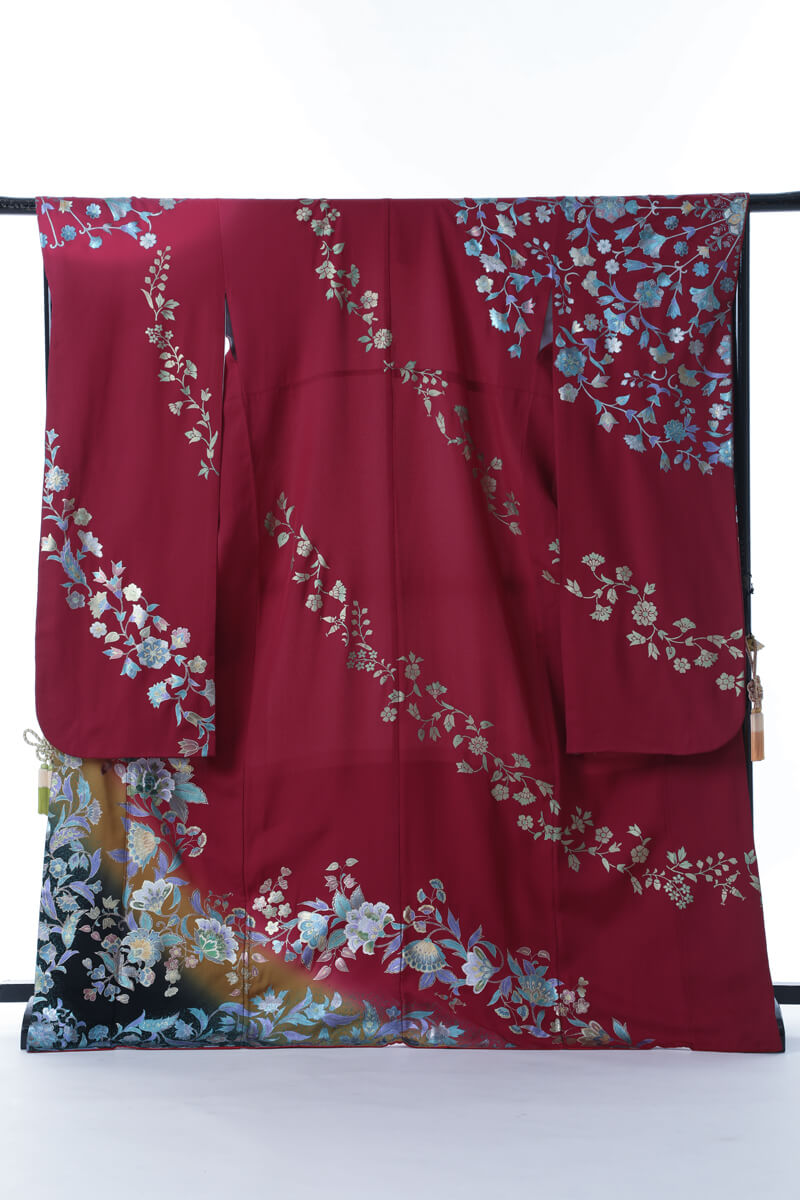 《ブラックフライデークーポンで500円-27,000円OFF》販売 クラレナの ボルドー 金茶 深緑 黒 メタルカラー 唐花 正絹 中振袖(MS786) (中古...
