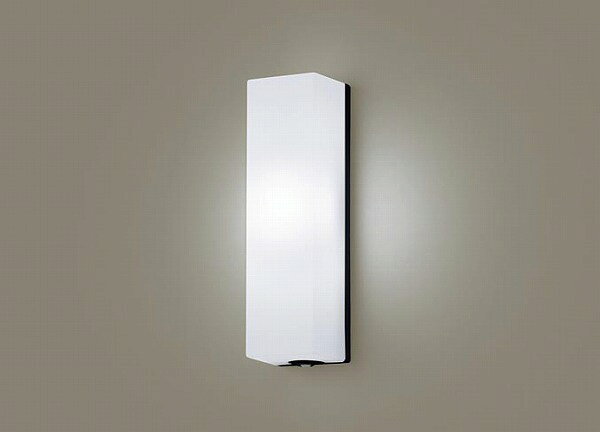 電圧：100VLED内蔵色温度：5000K消費電力：7.1W（固有）エネルギー消費効率：62.3lm/WRa:Ra83VA：11KVA：0.011返品・交換について「返品区分A」：「未開封・未使用」「商品到着後1週間以内」「返品手数料商品代金の50%以上」の条件にて返品可能⇒詳細はこちらをクリック※返品送料は全てお客様負担とさせて頂きます。※当店ではお客様都合による交換は受け付けておりません。メーカー/品番パナソニック LGWC81291LE1商品カテゴリ照明器具 エクステリアライト ポーチライト取付方法取付・電気工事が必要です。本体サイズ幅90・高320・出しろ94 重0.6kg商品説明ランプ色： LED（昼白色）合計W数： 7.1主な仕様： パナソニック センサー付 防雨型 ポーチライト【検索用コード】 【R送料無料_パナE】■検索コード 20170323■ジャンル 花・ガーデン・DIY エクステリア・ガーデンファニチャー ライト・イルミネーション 玄関灯■カテゴリ 照明器具 エクステリアライト ポーチライトその他注意事項※本商品は、メーカー取り寄せのため、欠品している場合がございます。※画像はイメージです。商品の詳細はメーカー受付窓口/HPにてご確認ください。※掲載商品は予告無く販売終了となっている場合もあり、掲載商品全ての出荷確約をするものではありません。パナソニック ポーチライトLGWC81291LE1