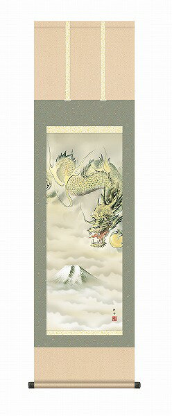 長江桂舟 幼少より画才に恵まれ、学生時代より各展に入選。高校卒業後日本画家村内桃幸氏に師事し、伝統の日本画に現代感覚を取り入れた画法で評価を集める。鋭い眼光で四方八方から忍び寄る厄難を追い祓う龍。財運を象徴する宝玉を掴む、威厳に満ちた威風堂々とした趣を描きあげた迫力の名作です。注意事項納期は約7〜10日前後です。メーカー直送について本商品はメーカー直送品となります。代金引換はご利用頂けません。・配送地域：全国※沖縄・離島・北海道除く・直送送料：配送地域内送料無料・日時時間指定：日時・時間指定不可※商品は1階での軒下渡しとなります。室内への搬入は行っておりません。 ※通常配送商品との同時注文(同梱)は不可です。メーカー直送の場合は単品でのご注文をお願いいたします。返品・交換について「返品不可」：返品不可の商品⇒詳細はこちらをクリック※当店ではお客様都合による交換は受け付けておりません。メーカー/品番三幸 KZ2MD2-035商品カテゴリ家具・インテリア 掛け軸・額絵・絵画 掛け軸 慶祝縁起画適応畳数幅44.5×高さ約164cm本体サイズ幅44.5×高さ約164cm商品説明サイズ区分： 尺三主な仕様： 三幸 新絹本 洛彩緞子本表装■検索コード 20201203■ジャンル ホビー アート・美術品・骨董品・民芸品 掛軸■カテゴリ 家具・インテリア 掛け軸・額絵・絵画 掛け軸 慶祝縁起画その他注意事項※本商品は、メーカー取り寄せのため、欠品している場合がございます。※画像はイメージです。商品の詳細はメーカー受付窓口/HPにてご確認ください。※掲載商品は予告無く販売終了となっている場合もあり、掲載商品全ての出荷確約をするものではありません。[メーカー直送について]本商品はメーカー直送品となります。代金引換はご利用頂けません。・配送地域：全国※沖縄・離島・北海道除く・直送送料：配送地域内送料無料・日時時間指定：日時・時間指定不可※商品は1階での軒下渡しとなります。室内への搬入は行っておりません。※通常配送商品との同時注文(同梱)は不可です。メーカー直送の場合は単品でのご注文をお願いいたします。