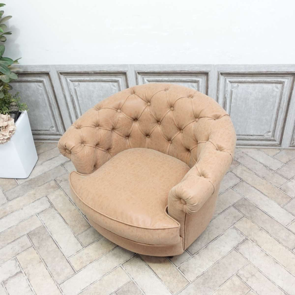 輸入家具 ソファー 一人掛け 送料無料 Mousofa モーソファ ソファ 1人掛け 1人用 デザイナーズ アンティーク調 イギリス 英国 ヴィンテージ レトロ 姫系 プリンセス 姫 ロマンチック ガーリー おしゃれ ホテル サロン 応接 フェイクレザー 合皮 キャメル 茶 NM1P39K [3]