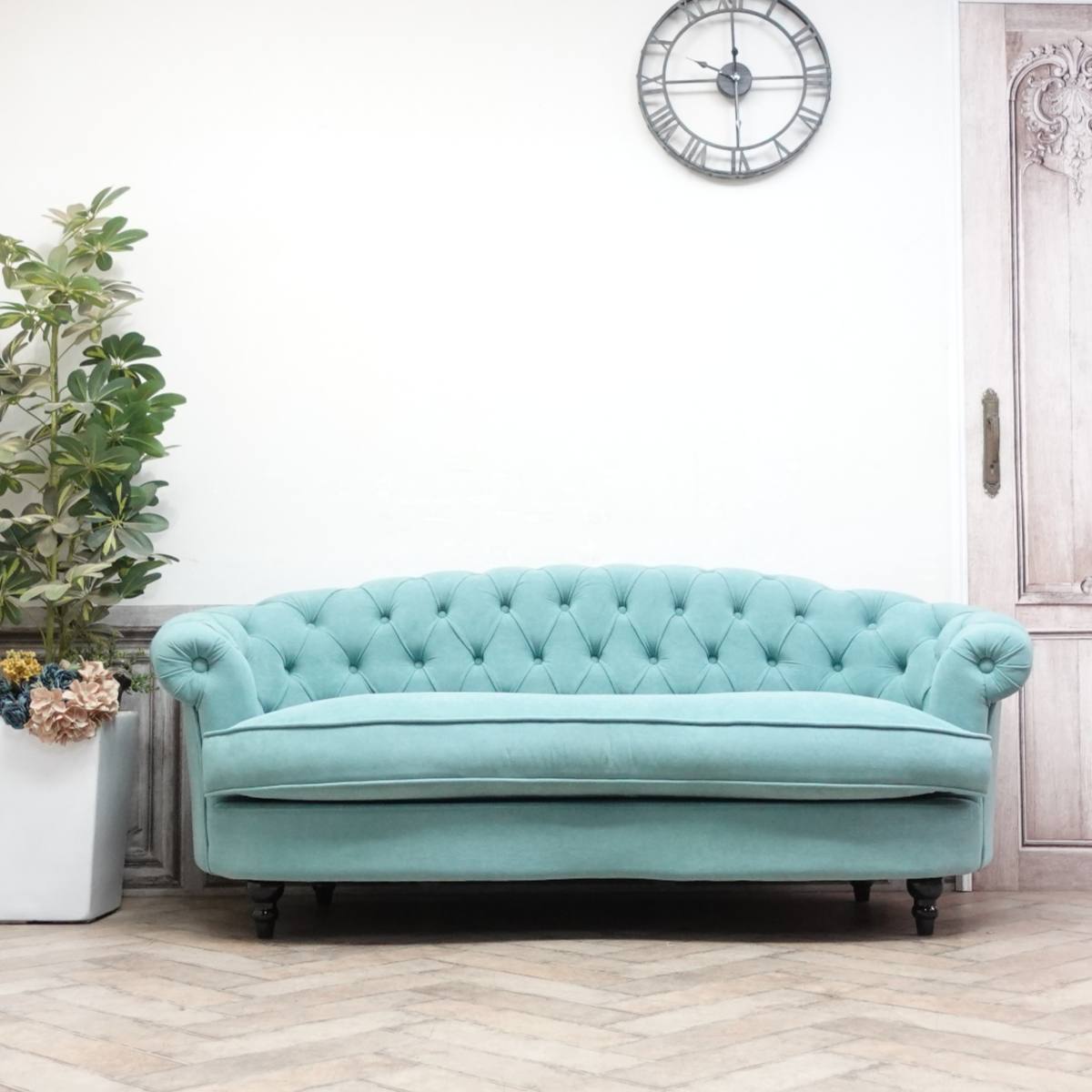 輸入家具 送料無料 そふぁ ソファー デザイナーズ mousofa トリプルソファ ヴィンテージ 1シーター 三人掛け 3人用 椅子 アンティーク イギリス 英国 モーソファ ホテル レストラン リビング ガーリー レストラン ファブリック ペールブルー NM3F238K [2]