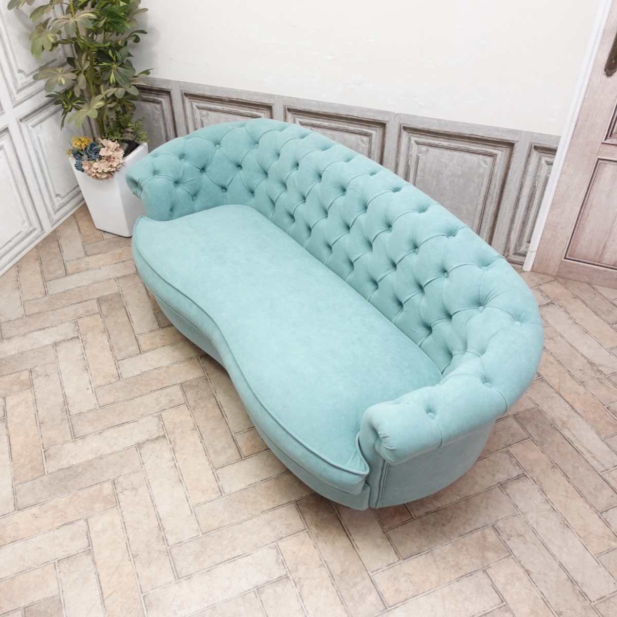 輸入家具 送料無料 そふぁ ソファー デザイナーズ mousofa トリプルソファ ヴィンテージ 1シーター 三人掛け 3人用 椅子 アンティーク イギリス 英国 モーソファ ホテル レストラン リビング ガーリー レストラン ファブリック ペールブルー NM3F238K [3]
