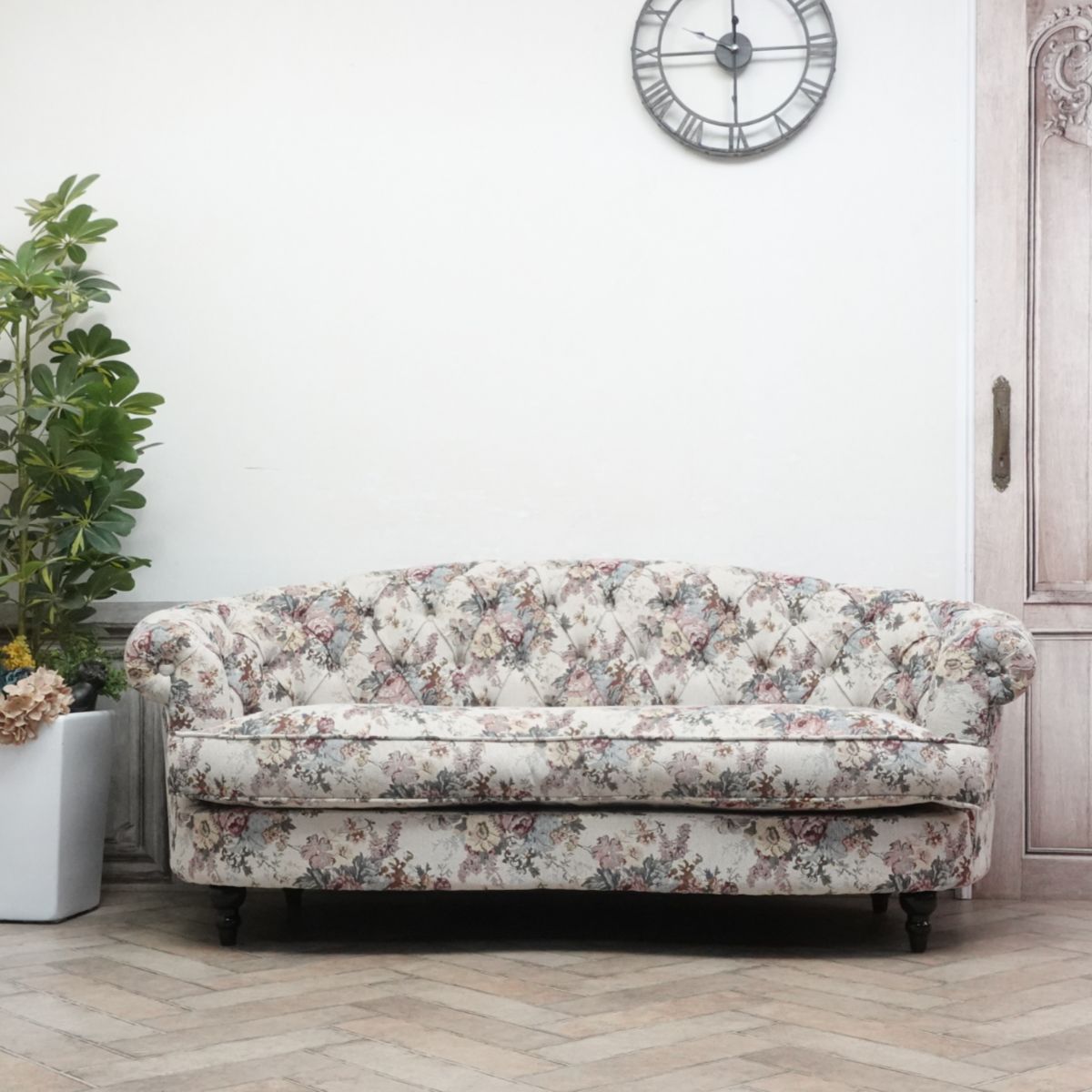輸入家具 そふぁ ソファー Mousofa モーソファ 3人掛け 三人掛け 3人用 トリプルソファ アンティーク風 イギリス 英国 チェスターフィールド ビンテージ 姫系 家具 プリンセス ロマンチック 可愛い 椅子 什器 店舗 ホテル サロン レトロ フラワー 花柄 NM3F254K [2]