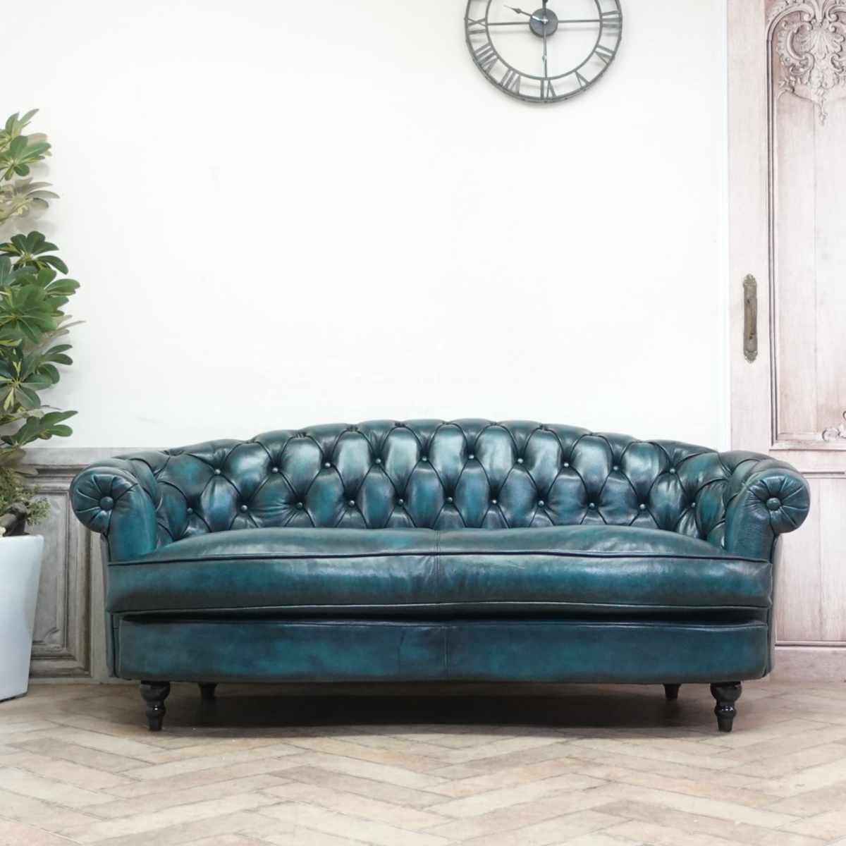 輸入家具 送料無料 そふぁ ソファー デザイナーズ mousofa トリプルソファ ヴィンテージ 1シーター 三人掛け 3人用 椅子 アンティーク イギリス 英国 モーソファ ホテル レストラン リビング 美容室 サロン 本革 leather レザー ウォッシュ加工 青 NM3L9K [2]
