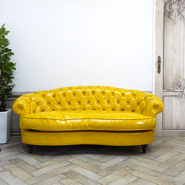 輸入家具 送料無料 ソファ 三人掛け そふぁ ソファー デザイナーズ mousofa トリプルソファ ヴィンテージ 1シーター 3人用 アンティーク イギリス 英国 ホテル 可愛い お洒落 フェイクレザー PUレザー 合皮 イエロー 黄色 NM3P69K [2]