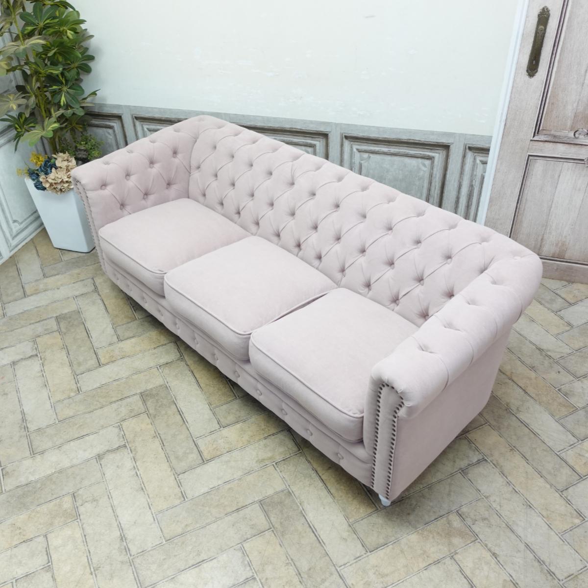 輸入家具 レトロ ソファ そふぁ ソファー デザイナーズ ヴィンセント トリプルソファ ヴィンテージ 3シーター 三人掛け 3人用 長椅子 アンティーク チェスターフィールド イギリス 英国 vincent ホテル リビング ピンク ファブリック ホワイト脚 VC3F237W [2]