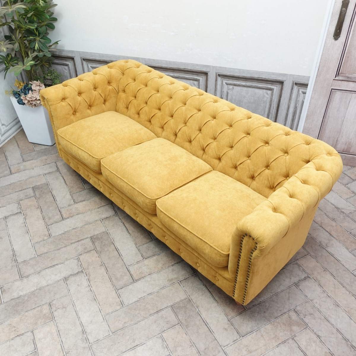 輸入家具 レトロ ソファ そふぁ ソファー デザイナーズ ヴィンセント トリプルソファ ヴィンテージ 3シーター 三人掛け 3人用 長椅子 アンティーク チェスターフィールド イギリス 英国 vincent ホテル リビング イエロー ファブリック 黄色 VC3F261N [3]