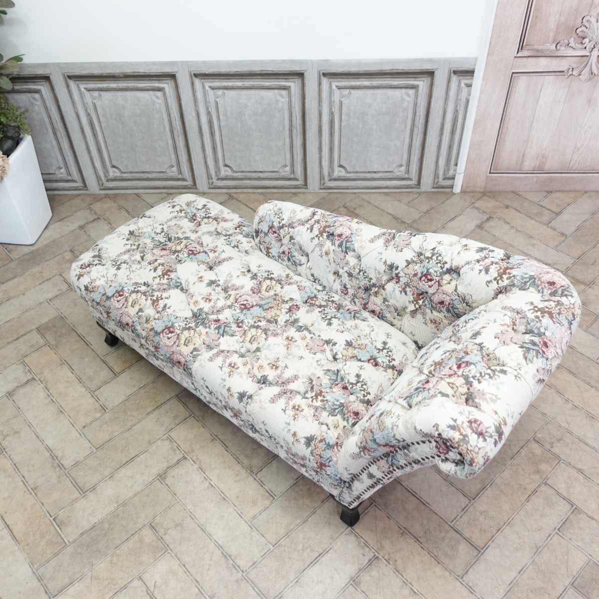 輸入家具 ヴィンテージ ソファ デザイナーズ ソファー ヴィンセント 2人掛け 二人掛け ローソファー カウチソファ チェスターフィールド ソファ イギリス 英国 ヴィンテージ レトロ アンティーク ファブリック レトロ フラワー 花柄 VKRF254K [3]