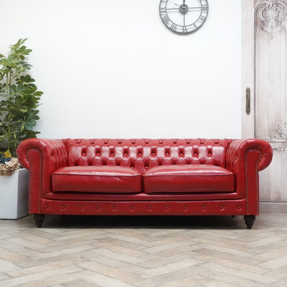輸入家具 そふぁ ソファー デザイナーズ クラブマン トリプルソファ ヴィンテージ 3シーター 三人掛け 3人用 長椅子 アンティーク チェスターフィールド イギリス 英国 西海岸 送料無料 ホテル レストラン リビング フェイクレザー 合皮 PU 赤 VX3P63 [2]
