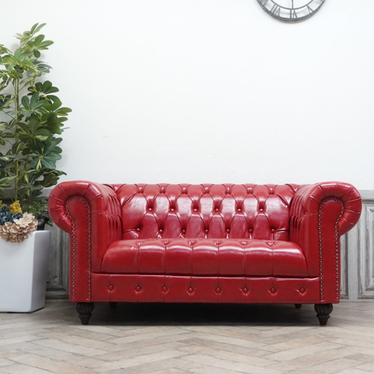 輸入家具 送料無料チェスターフィールド ソファー クラブマン Clubman ソファ チェスターフィールド イギリス 英国 ヴィンテージ ソファ レトロ ソファー 書斎 ラウンジ 高級 ソファー 2人掛け 二人掛け ダブルソファー レッド 赤 フェイクレザー PU 合皮 VXB63 [2]