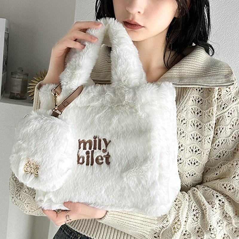 【 1/24 20:00〜 4時間限定★クーポン配布】 ＼ 20%OFF ／ 【mily bilet】 送料無料 バッグ ショルダーバッグ レディース ミニポーチ 付き ロゴ 刺繍 ふわふわ ファーショルダーバッグ ショルダー 大きいサイズ 秋 冬 2024aw クラシカルエルフ mi1159036のサムネイル