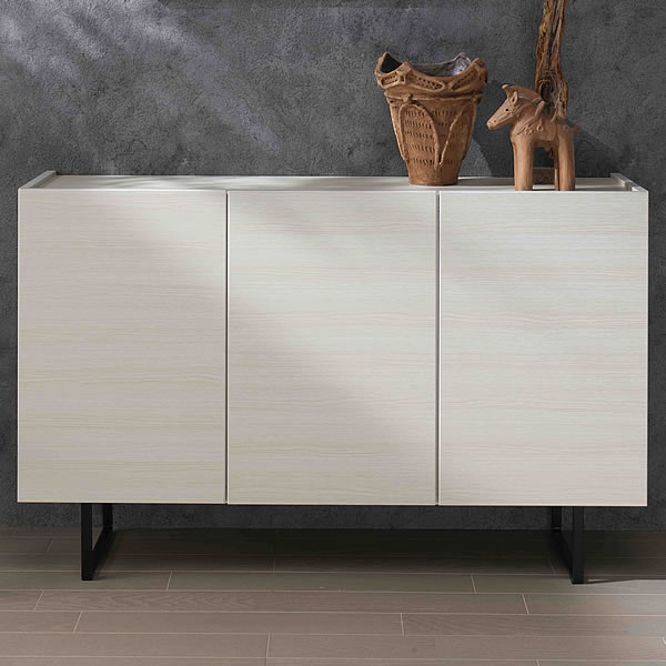 サイドボード　リビングボード　キャビネット　収納棚　板扉　棚板12枚　スチール脚　インダストリアル　無機質　ホワイトウッド　特殊プリント化粧板　完成品（脚のみ取付け）　日本製　made in japan