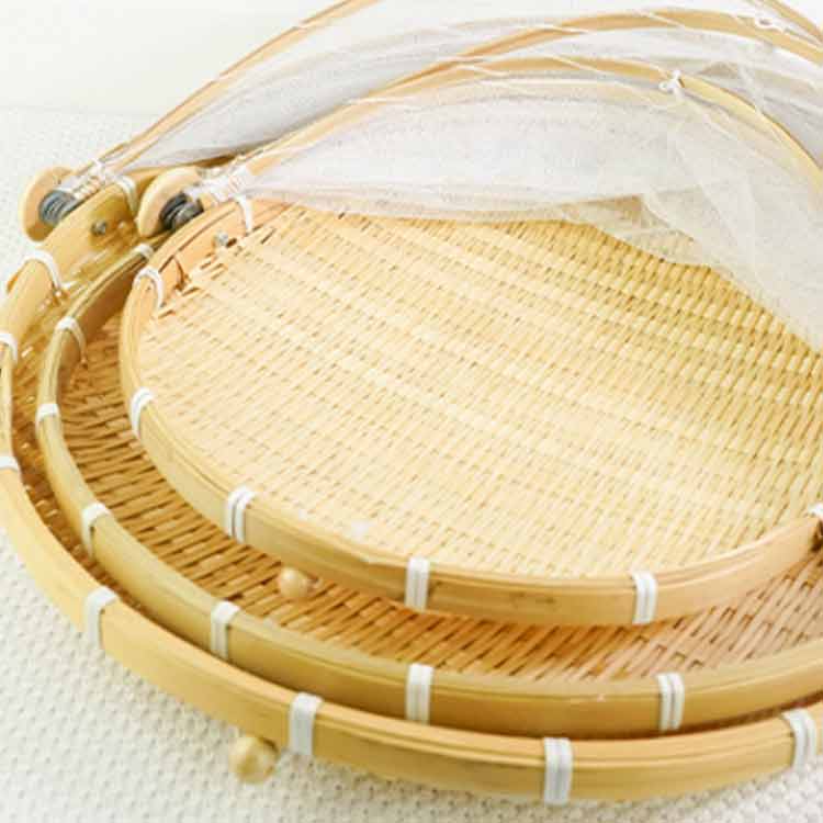 クリーニングエイトの水切りザル 天日干し 天然素材 竹ざる ウメ 漬物 梅干し 乾燥 山菜 ザル キャンプ 梅ざる ネット付き 丸型 角型 干し野菜バスケット 竹かご アウトドア 虫対策 干し野菜 魚介｜アングル3