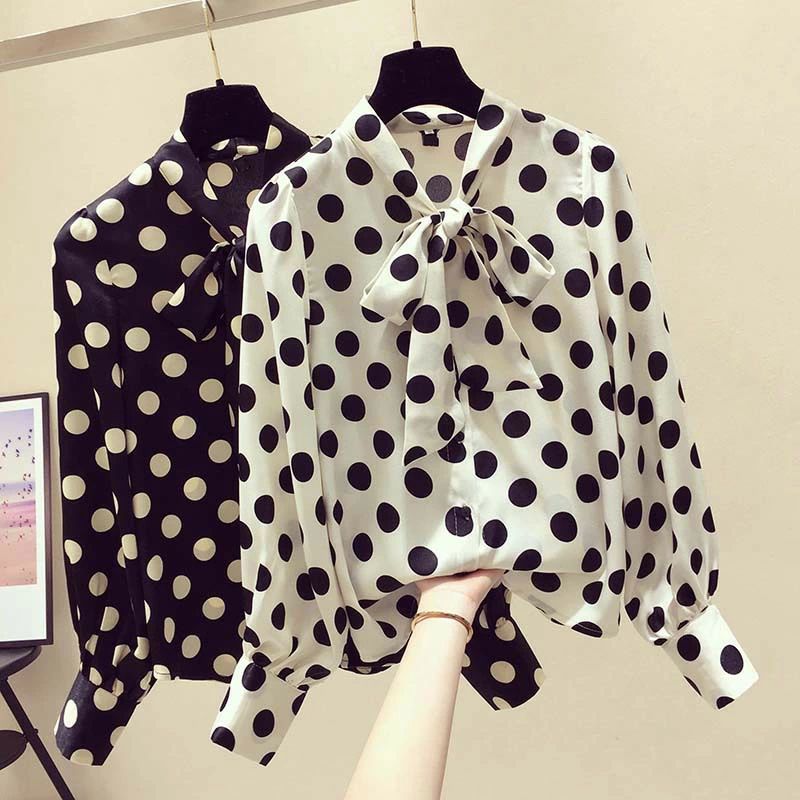 お店のTOP新品カテゴリランキングドレスサイズ表:S: 肩幅:33CM バスト:100CM? 袖丈:56CM 着丈:61CMM: 肩幅:34CM バスト:104CM? 袖丈:57CM 着丈:62CML:肩幅:35CM バスト:108CM? 袖丈:58CM 着丈:63CMXL: 肩幅:36CM バスト:112CM? 袖丈:59CM 着丈:64CM2XL:肩幅:37CM バスト:116CM? 袖丈:60CM 着丈:65CM3XL:肩幅:38CM バスト:120CM? 袖丈:61CM 着丈:66CM素材:ポリエステル注意事項:※海外製品ですので、製造中(縫製、染色など)により商品において色味や柄、生地を織る際に糸の継ぎ目や多少のほつれ等が生じる場合がございますが、品質上の問題ではございませんのでご了承の上お買い求めくださいませ。※サイズ表記は目安です。若干の誤差(約1〜3CM前後)がある場合がございます。※商品写真はできる限り実物の色に近づけるよう加工しておりますが、お客様が使用するパソコンのモニター設定や部屋の照明により多少、色の変化が感じられる場合がございます。お店のTOP新品カテゴリランキングドレスブラウス レディース ドット 水玉 リ レディースファッション 新登場! ブラック オフホワイト S M L XL XXL XXXL