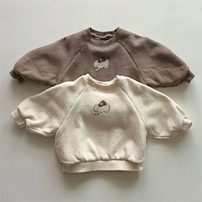 商品説明商品名可愛い動物柄デザイン◎ 肌寒い日にもほっこりあったかトレーナー◎ 素材コットン、ポリエステル 生産国中国サイズ サイズ(cm) 身丈(cm) 　身幅(cm) 65cm 29 32 73cm 31 34 80cm 34 36 90cm 37 38 100cm 40 40 セット内容 トップス 注意 PC環境・光の具合により、色や素材のイメージが写真と若干異なる場合がございます。 モデル・写真に使用されているアクセサリー・小物は別途記載が無い限り付属いたしません。 商品に不良があった場合は、商品到着から5日以内にご連絡いただければご返金・交換対応させて頂きます。 商品のサイズは、全て平置きにて外寸を測定しております。 商品によっては+-0.5cm〜1cmの誤差が発生してしまう場合がございます。 該当商品は他店と在庫共有です。タイミングにより、在庫ズレが生じる場合がございます。予めご了承ください。商品説明商品名可愛い動物柄デザイン◎ 肌寒い日にもほっこりあったかトレーナー◎ 素材コットン、ポリエステル 生産国中国サイズ サイズ(cm) 身丈(cm) 　身幅(cm) 65cm 29 32 73cm 31 34 80cm 34 36 90cm 37 38 100cm 40 40 セット内容 トップス 注意 PC環境・光の具合により、色や素材のイメージが写真と若干異なる場合がございます。 モデル・写真に使用されているアクセサリー・小物は別途記載が無い限り付属いたしません。 商品に不良があった場合は、商品到着から5日以内にご連絡いただければご返金・交換対応させて頂きます。 商品のサイズは、全て平置きにて外寸を測定しております。 商品によっては+-0.5cm〜1cmの誤差が発生してしまう場合がございます。 該当商品は他店と在庫共有です。タイミングにより、在庫ズレが生じる場合がございます。予めご了承ください。