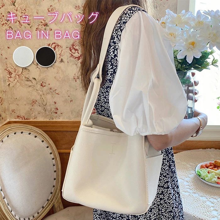メーカー希望小売価格はメーカーカタログに基づいて掲載しています素材：PU生産国：中国サイズ：[縦]約20cm×[横]約23cm×[マチ]約12cm×[手提げ高さ]約31cm重量：約520g★さまざまな贈り物・イベントにおすすめです！★【色んなシーンで】普段使い 通勤 通学 旅行 出張 遠足 行楽 おでかけ お出かけ アウトドア クリスマス プレゼント ホワイトデー ギフト 誕生日 ギフト GIFT プレゼント 実用的 母の日プレゼント 母の日ギフト 実用的 新生活 就職活動 就活行楽 旅行 仕事 習いごと オフィス お仕事 サブバッグ 帰省【季節のイベントに】お正月 母の日 父の日 敬老の日 クリスマス クリスマスプレゼント クリスマスギフト バレンタイン バレンタインデー ホワイトデー ホワイトデイ 春夏 秋冬 ギフト プレゼント お盆休み 年末年始【お祝い事に】合格祝い 進学祝い 成人式 成人祝い 卒業 卒業記念 卒業祝い 卒業式 入学 入学祝い 入学式 高校 大学 社会人 就職 就職祝い お祝い 御祝い 結婚祝い ご結婚 御結婚 結婚記念日 出産 出産祝い 誕生日 記念日 記念品 バースデー バースデイ バースディー 還暦 還暦祝い【感謝などのお気持ちに】お礼 御礼 お返し 御返し ありがとう おめでとう プレゼント 贈り物 ギフト 引っ越し祝い 新生活 お祝い 内祝い【喜ばれるポイント】上品 上質 流行 定番 オシャレ おしゃれ お洒落 かわいい 可愛い スタイリッシュ 人気 売れ筋 おすすめ 新品【様々な方への贈り物に】奥さん 旦那さん お母さん お父さん 姉妹 兄弟 おばあちゃん おじいちゃん 子供 娘 息子 義母 義父 家族 彼女 彼氏 友達 女性 男性※測量の方法等によって、サイズは若干の誤差が生じる場合がございます。※カメラやモニターの性質により、画像と実物の色は違いがある場合がございます。※製造時期により、細部が異なる場合があります。予めご了承ください。※在庫を共有している為、ご注文いただいた商品が欠品となる場合がございます。※もし商品到着後不良品等、当店までご一報くださいますようお願い申し上げます。メーカー希望小売価格はメーカーカタログに基づいて掲載しています素材：PU生産国：中国サイズ：[縦]約20cm×[横]約23cm×[マチ]約12cm×[手提げ高さ]約31cm重量：約520g★さまざまな贈り物・イベントにおすすめです！★【色んなシーンで】普段使い 通勤 通学 旅行 出張 遠足 行楽 おでかけ お出かけ アウトドア クリスマス プレゼント ホワイトデー ギフト 誕生日 ギフト GIFT プレゼント 実用的 母の日プレゼント 母の日ギフト 実用的 新生活 就職活動 就活行楽 旅行 仕事 習いごと オフィス お仕事 サブバッグ 帰省【季節のイベントに】お正月 母の日 父の日 敬老の日 クリスマス クリスマスプレゼント クリスマスギフト バレンタイン バレンタインデー ホワイトデー ホワイトデイ 春夏 秋冬 ギフト プレゼント お盆休み 年末年始【お祝い事に】合格祝い 進学祝い 成人式 成人祝い 卒業 卒業記念 卒業祝い 卒業式 入学 入学祝い 入学式 高校 大学 社会人 就職 就職祝い お祝い 御祝い 結婚祝い ご結婚 御結婚 結婚記念日 出産 出産祝い 誕生日 記念日 記念品 バースデー バースデイ バースディー 還暦 還暦祝い【感謝などのお気持ちに】お礼 御礼 お返し 御返し ありがとう おめでとう プレゼント 贈り物 ギフト 引っ越し祝い 新生活 お祝い 内祝い【喜ばれるポイント】上品 上質 流行 定番 オシャレ おしゃれ お洒落 かわいい 可愛い スタイリッシュ 人気 売れ筋 おすすめ 新品【様々な方への贈り物に】奥さん 旦那さん お母さん お父さん 姉妹 兄弟 おばあちゃん おじいちゃん 子供 娘 息子 義母 義父 家族 彼女 彼氏 友達 女性 男性※測量の方法等によって、サイズは若干の誤差が生じる場合がございます。※カメラやモニターの性質により、画像と実物の色は違いがある場合がございます。※製造時期により、細部が異なる場合があります。予めご了承ください。※在庫を共有している為、ご注文いただいた商品が欠品となる場合がございます。※もし商品到着後不良品等、当店までご一報くださいますようお願い申し上げます。