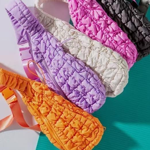 ボディバッグ レディース 韓国風 ナイロン ショルダーバッグ 軽量 斜めがけ バッグ ギャザー入り パフ..