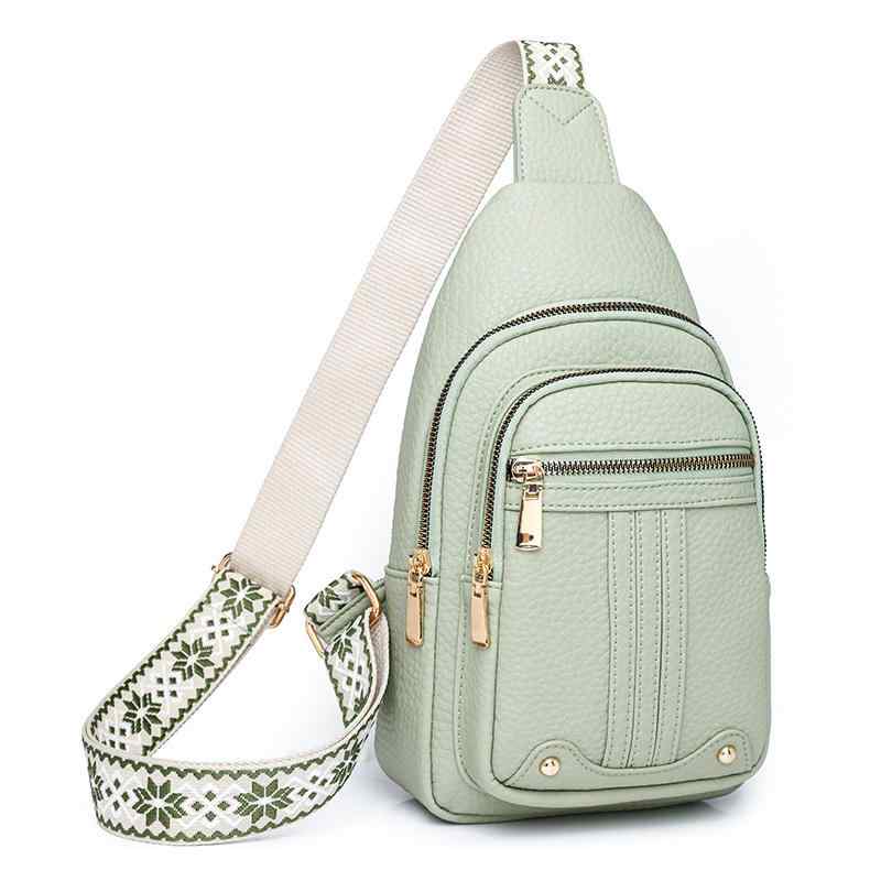 バッグ レディース ショルダーバッグ 斜めがけ 大容量 ポシェット 編み込み チェーン PUレザー イヤホンホール付き かわいい 赤 ベージュ 黒 白 ライトグリーン