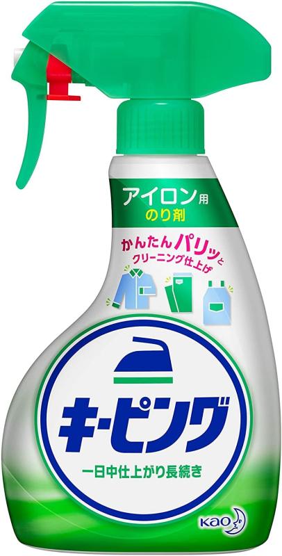 【まとめ買い】アイロン用キーピング ハンディスプレー 400ml ×2セットお得なまとめ買い: 400mlのハンディスプレーが2本セットになったお得なパッケージ。日常的にアイロンがけをする方に最適で、買い置きにも便利です。手軽なスプレータイプ: ハンディスプレー式なので、アイロンがけの際に必要な箇所へ簡単に噴霧できます。片手で操作できる使いやすい設計です。アイロン仕上げ向上: スプレー糊がシワを伸ばしやすくし、衣類にパリッとした仕上がりを実現。ワイシャツやブラウスなどの襟や袖口もきれいに整います。適量使用可能: 400mlの大容量サイズで、必要な分だけスプレーできるため経済的。衣類の素材や状態に合わせて使用量を調整できます。日常使いに最適: アイロンがけの効率を高め、仕上がりの美しさを長時間キープ。毎日の家事をより快適にサポートするアイロン用スプレーです。