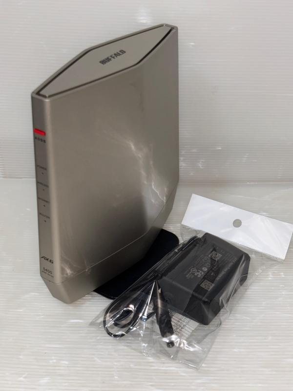 BUFFALO バッファロー 無線LANルーター プレミアムモデル (Wi-Fi 6(11ax)対応/ワイドバンド 5GHz 160MHz対応/シャンパンゴールド) WSR-5400AX6-CG周波数：2.4/5GHz無線LAN速度(5GHz) ：4803 Mbps無線LAN速度(2.4GHz) ：573 Mbps有線LAN(HUB)速度：10/100/1000Mbpsアンテナ数：2本2.4GHz、4本5GHz
