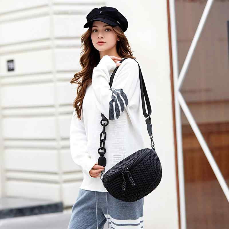 ショルダーバッグ レディース 鞄 カバン ナイロン 大容量 通勤 通学 普段使い 軽量 斜めがけ 黒