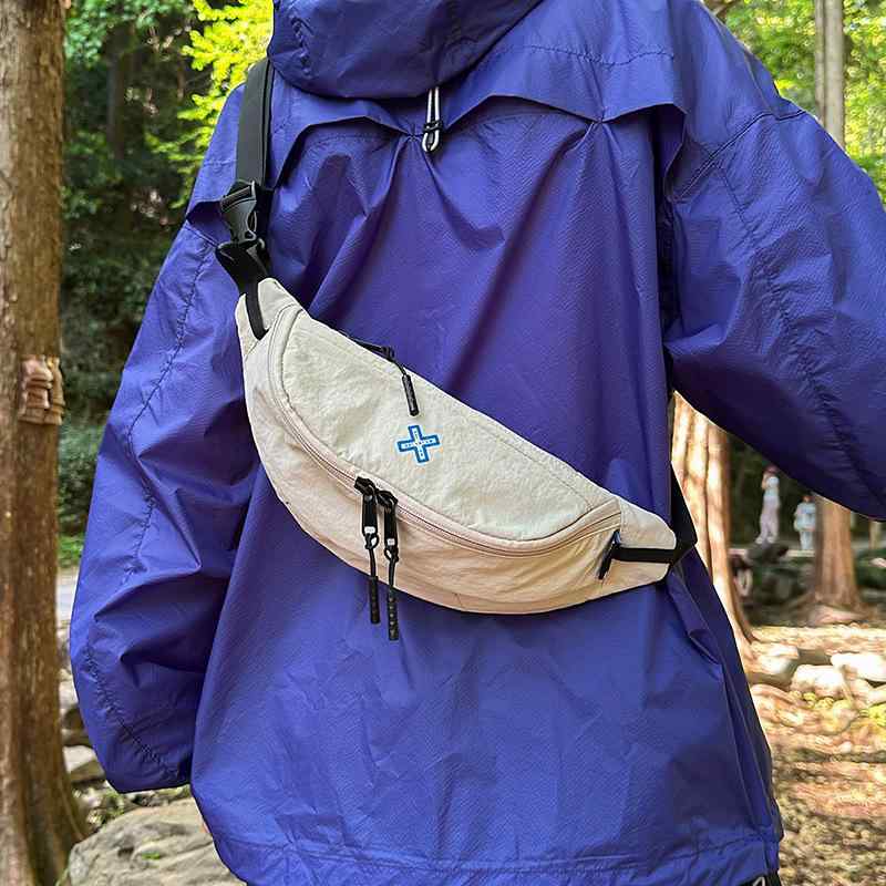 キッズ バッグ 軽量 ナイロン製 ウエストバッグ ショルダーバッグ 斜めがけ 鞄 カジュアル 旅行 子供用 ブラック ベージュ ブルー イエロー グリーン 春