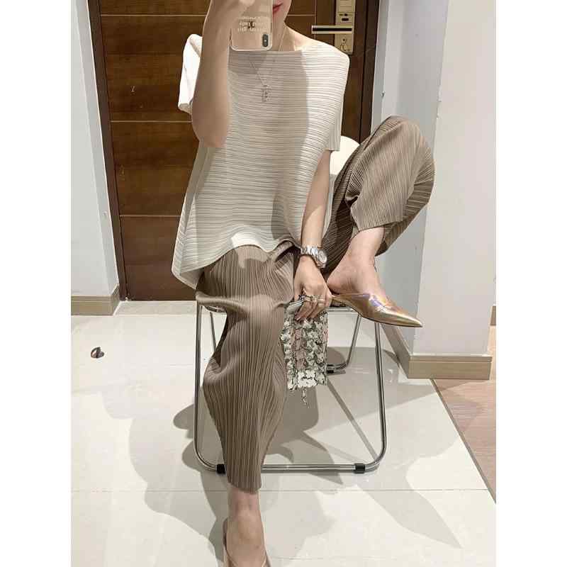 Tシャツ レディース 半袖 ゆったり 皺 寄せ 幾何学模様 切り替え アボカドグリーン 黒 オフホワイト スカイブルー ピンク系 茶色 パンツ スカート S M L XL 文芸風 レトロ 通勤