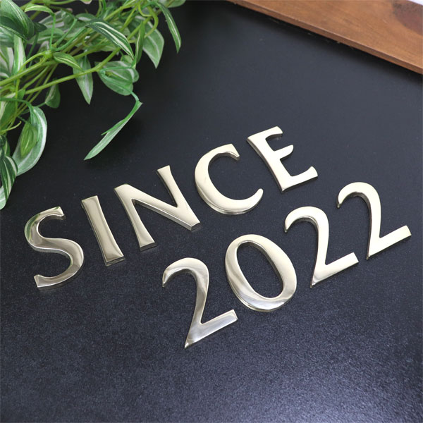 送料無料 真鍮 ゴールド SINCE2022 セット 大文字 真鍮 レター ナンバー アルファベット 看板 表札 ネーム ツリーハウス ネコポスのサムネイル