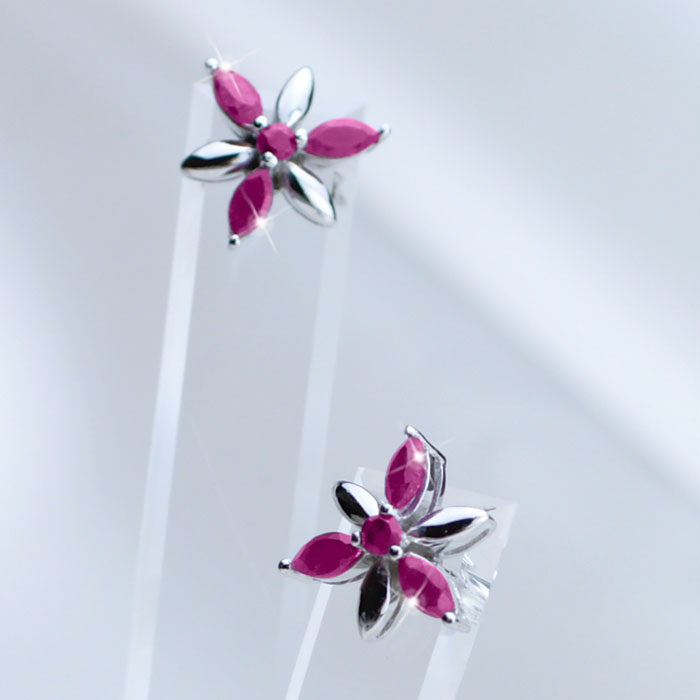 天然石 誕生石 ピアス 金属アレルギー 対応 花 かわいい 7月 レディース ルビー フラワー ブランド 彼女 ホワイトデー お返し プレゼント 誕生日プレゼント 女友達 ギフト おしゃれ 50代 20代 30代 40代 結婚記念日 妻 【優】【P】