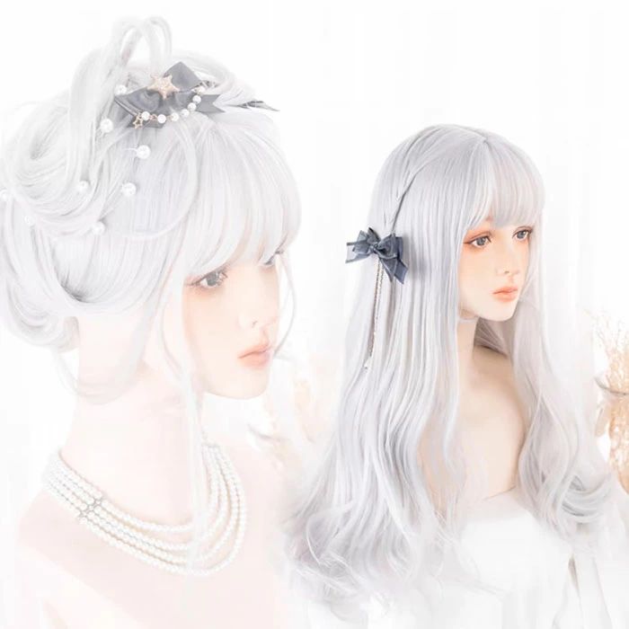 商品名 かつら 髪飾りは付きません。 色 シルバー サイズ 約60cm 素人採寸若干の誤差がある場合がございます。 素材 合成繊維 ご了承いただきたいこと ※サイトに掲載の商品は、撮影の環境とモニター環境により、実際の物と素材感・色味いが多少異なる場合がございます。 ※モデル使用の撮影道具等商品に含めておりません（小物ある場合、内容を明記致します）。 ※大量生産による生産過剰と在庫管理の条件により、細かいキズや汚れ付くことがございます。完璧な商品をお求めのお方と細かい部分をお気になさるお方は、ご購入を慎んでください。 ※取寄品、輸入品、工場大量生産の商品の為、日本製より縫製荒いとほつれ等が生じている場合がございますのであらかじめご了承くださいませ。 ※都合により電話に出られない場合メールでご連絡いただければ幸いです。 ※在庫は複数店舗共有しております為、またメーカさんが急に生産中止による在庫更新遅れることがございます。メールか電話でご連絡致します。どうかご容赦ください。 ※お届けした商品に不備があった場合、一週間以内ご連絡ください。確認後速やかに交換か返品対応致します、返品に関しては原則として連絡なしの返品は対応致しません、ご理解いただきますようお願い申し上げます。 ※お客様都合の返品は受付ない場合がございます（特に舞台衣装、ダンス衣装、道具等。またイメージ違い）。また返品か交換に往復の送料が生じる場合がございます。 ※他に不明点がございましたら、お問い合わせください。