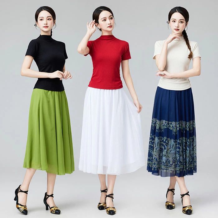 商品名 レディース古典ダンス衣装 簡単な包装、ご了承ください。 色 レッド|ブラック|ベージュ|ブルー|グリーン サイズ M-6XL 素人採寸若干の誤差がある場合がございます。 素材 ポリエステル ご了承いただきたいこと ※サイトに掲載の商品は、撮影の環境とモニター環境により、実際の物と素材感・色味いが多少異なる場合がございます。 ※モデル使用の撮影道具等商品に含めておりません（小物ある場合、内容を明記致します）。 ※大量生産による生産過剰と在庫管理の条件により、細かいキズや汚れ付くことがございます。完璧な商品をお求めのお方と細かい部分をお気になさるお方は、ご購入を慎んでください。 ※取寄品、輸入品、工場大量生産の商品の為、日本製より縫製荒いとほつれ等が生じている場合がございますのであらかじめご了承くださいませ。 ※都合により電話に出られない場合メールでご連絡いただければ幸いです。 ※在庫は複数店舗共有しております為、またメーカさんが急に生産中止による在庫更新遅れることがございます。メールか電話でご連絡致します。どうかご容赦ください。 ※お届けした商品に不備があった場合、一週間以内ご連絡ください。確認後速やかに交換か返品対応致します、返品に関しては原則として連絡なしの返品は対応致しません、ご理解いただきますようお願い申し上げます。 ※お客様都合の返品は受付ない場合がございます（特に舞台衣装、ダンス衣装、道具等。またイメージ違い）。また返品か交換に往復の送料が生じる場合がございます。 ※他に不明点がございましたら、お問い合わせください。