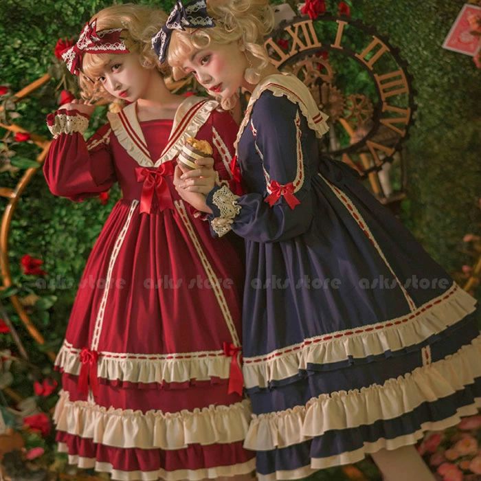 商品名 メイド服　ワンピース単品 簡単な包装、ご了承ください。 色 ワインレッド・ネイビー サイズ S：バスト84cm　ウエスト76cm　総丈104cm M：バスト88cm　ウエスト80cm　総丈105cm L：バスト92cm　ウエスト84cm　総丈106cm XL：バスト96cm　ウエスト88cm　総丈106cm 素人採寸若干の誤差がある場合がございます。 素材 ポリエステル ご了承いただきたいこと ※サイトに掲載の商品は、撮影の環境とモニター環境により、実際の物と素材感・色味いが多少異なる場合がございます。 ※モデル使用の撮影道具等商品に含めておりません（小物ある場合、内容を明記致します）。 ※大量生産による生産過剰と在庫管理の条件により、細かいキズや汚れ付くことがございます。完璧な商品をお求めのお方と細かい部分をお気になさるお方は、ご購入を慎んでください。 ※取寄品、輸入品、工場大量生産の商品の為、日本製より縫製荒いとほつれ等が生じている場合がございますのであらかじめご了承くださいませ。 ※都合により電話に出られない場合メールでご連絡いただければ幸いです。 ※在庫は複数店舗共有しております為、またメーカさんが急に生産中止による在庫更新遅れることがございます。メールか電話でご連絡致します。どうかご容赦ください。 ※お届けした商品に不備があった場合、一週間以内ご連絡ください。確認後速やかに交換か返品対応致します、返品に関しては原則として連絡なしの返品は対応致しません、ご理解いただきますようお願い申し上げます。 ※お客様都合の返品は受付ない場合がございます（特に舞台衣装、ダンス衣装、道具等。またイメージ違い）。また返品か交換に往復の送料が生じる場合がございます。 ※他に不明点がございましたら、お問い合わせください。
