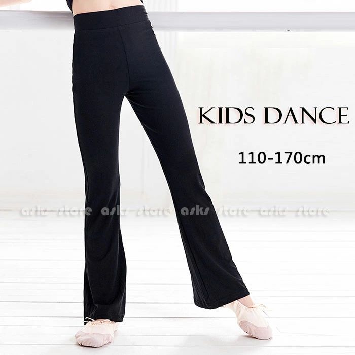 商品名 子供ダンス衣装 色 ブラック サイズ 「110」：適用身長110-120cm　パンツ丈65cm　ウエスト36cm 「120」：適用身長120-130cm　パンツ丈70cm　ウエスト44cm 「130」：適用身長130-140cm　パンツ丈75cm　ウエスト46cm 「140」：適用身長140-150cm　パンツ丈81cm　ウエスト48cm 「150」：適用身長150-160cm　パンツ丈86cm　ウエスト50cm 「160」：適用身長160-165cm　パンツ丈92cm　ウエスト52cm 「170」：適用身長165-170cm　パンツ丈97cm　ウエスト55cm 素人採寸若干の誤差がある場合がございます。 素材 コットン　スパンデックス ご了承いただきたいこと ※サイトに掲載の商品は、撮影の環境とモニター環境により、実際の物と素材感・色味いが多少異なる場合がございます。 ※モデル使用の撮影道具等商品に含めておりません（小物ある場合、内容を明記致します）。 ※大量生産による生産過剰と在庫管理の条件により、細かいキズや汚れ付くことがございます。完璧な商品をお求めのお方と細かい部分をお気になさるお方は、ご購入を慎んでください。 ※取寄品、輸入品、工場大量生産の商品の為、日本製より縫製荒いとほつれ等が生じている場合がございますのであらかじめご了承くださいませ。 ※都合により電話に出られない場合メールでご連絡いただければ幸いです。 ※在庫は複数店舗共有しております為、またメーカさんが急に生産中止による在庫更新遅れることがございます。メールか電話でご連絡致します。どうかご容赦ください。 ※お届けした商品に不備があった場合、一週間以内ご連絡ください。確認後速やかに交換か返品対応致します、返品に関しては原則として連絡なしの返品は対応致しません、ご理解いただきますようお願い申し上げます。 ※お客様都合の返品は受付ない場合がございます（特に舞台衣装、ダンス衣装、道具等。またイメージ違い）。また返品か交換に往復の送料が生じる場合がございます。 ※他に不明点がございましたら、お問い合わせください。