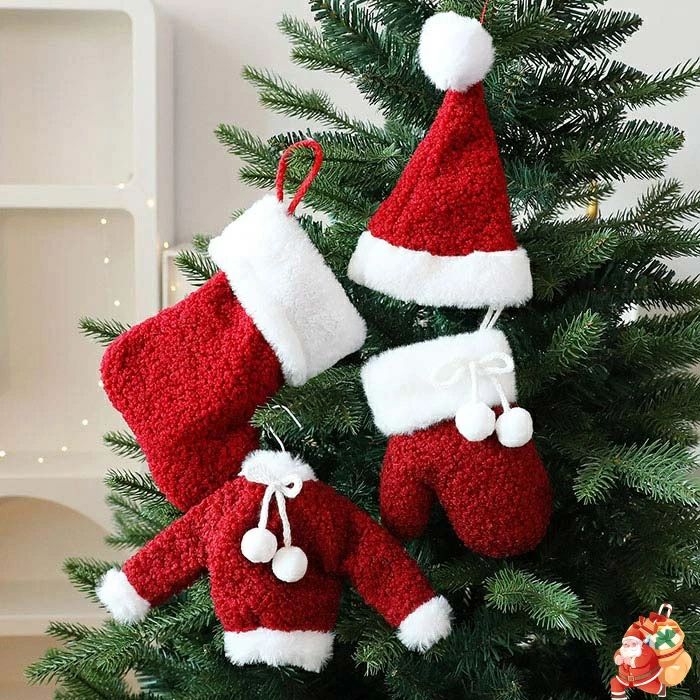 クリスマスツリー 飾り 4個セット 装飾 もこもこ 飾り付け 吊り下げ サンタ帽子 靴下 服 手袋 クリスマス 飾り置物 インテリア 雑貨 可愛い 子供 シーズン デコレーショ サンタハット サンタクロース コスプレ イベント ギフト袋 プチプレゼント クリスマスグッズ おしゃれ