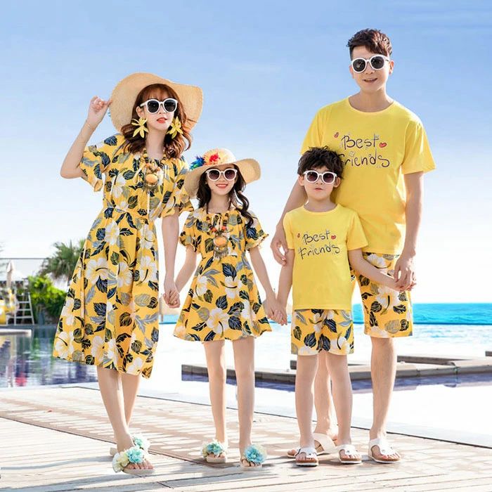 親子コーデ 家族お揃い 親子ペア 夏服 セットアップ Tシャツ+半ズボン ワンピース ベアトップ　オフショルダー フレア袖 ボヘミアン風 葉柄 アロハ 親子服 子ども服 母娘 カップル 海旅行 ビーチ 体型カバー ゆったり 大人 キッズ 出産祝い 休日 旅行 撮影 お揃いコーデ