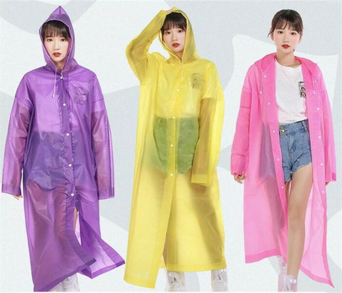 【商品名】 ロングポンチョ 自転車用レインコート 自転車 雨合羽 カッパ 合羽 野外フェスレインコート 野外イベントレインコート アウトドアレインコート レインコート レディース メンズ ■サイズ：フリーサイズ ■カラー：ホワイト ブルー ピンク パープル イエロー ●雨にぬれにくく視界を遮らないので自転車も安心安全に運転できます。 ●レインウェアに適度な厚みや重量を持たせることで、風の強い日や豪雨の時に、 ●レインウェアが体にまとわりついたり、捲りあがるのを防ぎます。 ●レインウェア 通学 通勤 保育園などで自転車 原付に乗る方にぴったりの雨合羽(カッパ)です。 ●レインコートとして雪かき、犬のお散歩、雨のアミューズメントパーク、ペットお散歩も安心。 ●斜め掛けのショルダーバッグも、小ぶりなリュックも背負ったまま着用OK！ ●透明ツバが雨を防ぎ視界を守る レイングッズ！待望のロングタイプ発売です！1 【商品名】 ロングポンチョ 自転車用レインコート 自転車 雨合羽 カッパ 合羽 野外フェスレインコート 野外イベントレインコート アウトドアレインコート レインコート レディース メンズ ■サイズ：フリーサイズ ■カラー：ホワイト ブルー ピンク パープル イエロー ●雨にぬれにくく視界を遮らないので自転車も安心安全に運転できます。 ●レインウェアに適度な厚みや重量を持たせることで、風の強い日や豪雨の時に、 ●レインウェアが体にまとわりついたり、捲りあがるのを防ぎます。 ●レインウェア 通学 通勤 保育園などで自転車 原付に乗る方にぴったりの雨合羽(カッパ)です。 ●レインコートとして雪かき、犬のお散歩、雨のアミューズメントパーク、ペットお散歩も安心。 ●斜め掛けのショルダーバッグも、小ぶりなリュックも背負ったまま着用OK！ ●透明ツバが雨を防ぎ視界を守る レイングッズ！待望のロングタイプ発売です！