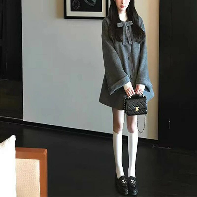 【2025秋冬新作】フレンチ風ウールケープコート|リボン付き×両面ウール|上品シルエットで高見え◎ふんわり広がるケープシルエットに、リボンの甘さをひとさじ。 両...