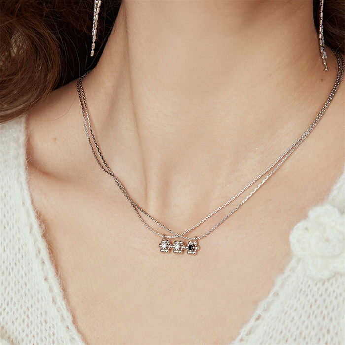 【送料無料】ネックレス ショートネックレス 花柄 レディース カルステンレス プレゼント 可愛い シルバー色 誕生日 プレゼント 結婚記念日 女性 彼女 妻 シンプル 大人 高級感 20代30代40代50代60代 通勤 通学 プチプライス高見え 流行 おしゃれ