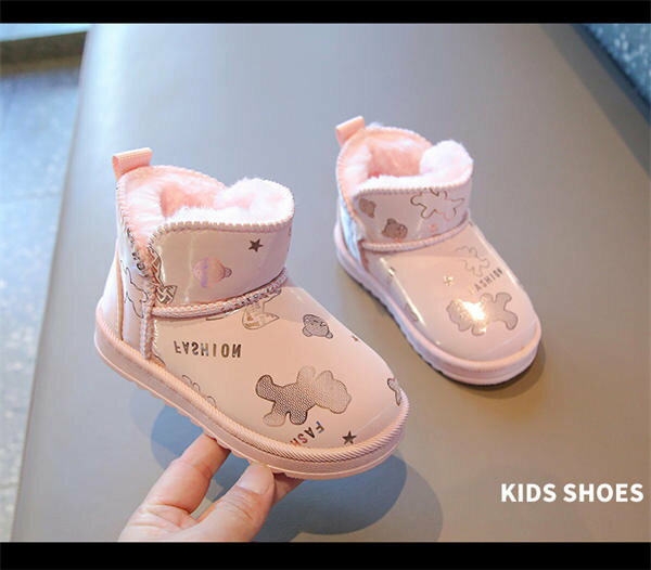 キッズ ムートンブーツ 女の子 ボア ガールズ 子供用 スノーブーツ クマ柄 キラキラ ベビー靴 ふわふわ もこもこ ジュニア ショートブーツ 暖かい 裏起毛 冬 ムートン ブーツ お祝い ギフト 冬 履きやすい 滑り止め かわいい 通学 通園 防寒対策 誕生日 プレゼント