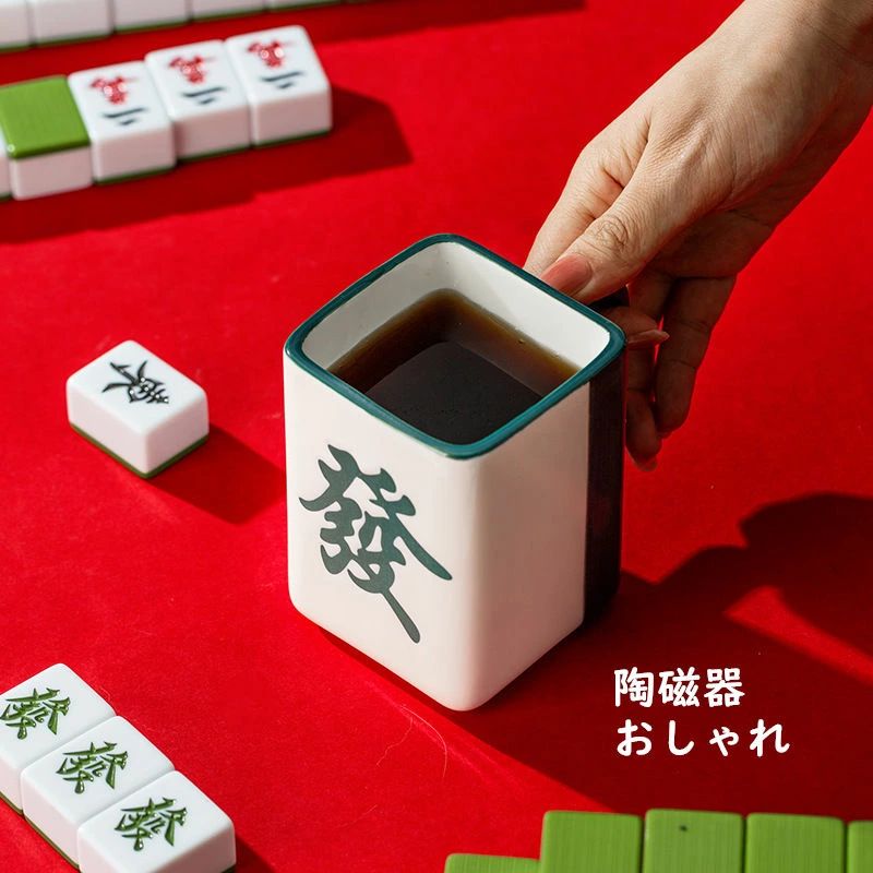 クレオパトラセレクトのカップ 麻雀 コーヒーカップ マグカップ おしゃれ 面白い 麻雀コップ 八萬 發 陶器製食器 400ml 陶器製 新生活 ティーカップ 大容量 電子レンジ対応 コップ カフェマグ キッチン雑貨 洋食器 和食器 生活雑貨｜アングル3