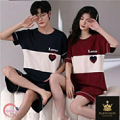 素材の特徴 通気性が良い 綿は吸水性が高いため、水分を吸収して外に放出してくれます。そのため下着などの素材によく用いられます。 静電気が起きにくい 綿などの天然素材は吸水性が高いため静電気が溜まりにくいのです。肌触りが滑らか（なめらか） 綿はとても微細な繊維のために、肌への引っかかりが少なく肌に優しい素材です。 夏は涼しく冬は暖かい 水分を吸い込み外に放出する際に気化熱を奪うため汗をかくシーズンには涼しく着ることができます。また、素材自体は熱伝導率が低いため寒い時期は体の熱を温存することができます。素材が丈夫なため服が長持ちする 綿は強度が強いため、洗濯を繰り返しても素材が痛みにくく服が長持ちします。洗濯や漂白がしやすい 綿素材のものは濡れても弱くならないため、洗濯に耐えることができ、色が染まりやすいため漂白剤も入りやすいです。【商品買うメリット】 ペアパジャマなら、部屋着ばかりでなく、近くのコンビニにも行ける。しかもネットで買えるから、簡単で便利（おっくな彼もこれなら仮想デート的に買える）。 これを着ている間は彼との関係も良好。肌触りが気持ちいいです。丁寧かつ丈夫であるため、長期間やさしい着心地を楽しめます。結婚プレゼントや記念日ギフトで、春秋夏でも可愛いに演出。恋人二人で一緒に着て、ラブラブ感が溢れている。 自宅用は勿論、父の日、母の日、結婚お祝い、お誕生日、記念日、敬老の日などのギフトにも最適です。 素材 綿100% カラー 写真通り 品質 普通 素材感 普通（薄い、やや薄い、普通、やや厚い、厚い） 季節 春、夏、秋 販売対象 自宅用、ギフト用 サイズ サイズ写真をご参考ください。 サイズについて不明な方はお気軽にお問い合わせください。 送料 沖縄以外送料無料、沖縄地方2200円 ラッピング対応 ラッピング袋手配可能。 注意事項 ※その他のよくあるご質問。●表示サイズがある場合、多少の誤差(約1-3cm)が生じる場合がございます。●製造上、細かな汚れやシワ糸のほつれが発生する場合がございます。●モニターの発色の具合によって実際のものと色が異なる場合が御座います。●商品の仕様は、製造元の都合により予告なく変更することがあります。また、突然の欠品等で商品手配の遅れや手配ができない場合がございますので、ご了承ください。 ●土日祝祭日のご注文およびお問い合わせへの弊社からのご連絡は、翌営業日となります。 関連キーワード：ペアパジャマ カップル 春 パジャマ ペア 半袖 ペア ルームウェア 夏 ペア カップル お揃い 結婚祝い プレゼント ギフト ペアルック カップル ルームウェア レディース 可愛い ルームウェア パジャマ メンズ 夏 コムサ 高級 男女 ペアパジャマ カップル ペア 部屋着メンズ パジャマ おしゃれ 半袖 綿 ペアルック パジャマ 結婚祝い プレゼント 友人 おしゃれ おすすめ 贈り物 ペア 部屋着 上下 セットペア パジャマ 半袖 夏 綿100% メンズ ルームウェア 外出 レディース ペアパジャマ ギフト おしゃれ カップル ペア 春夏 結婚祝い プレゼント ペアパジャマ スウェット 上下セット 部屋着 パジャマ カップル お揃い プレゼント ペアルック カップル 紺 ネイビー ワイン ペアパジャマ なら、部屋着 ばかりでなく、近くのコンビニにも行けます。そして、自宅用は勿論、結婚お祝い、お誕生日、記念日などの ギフト にも最適です。