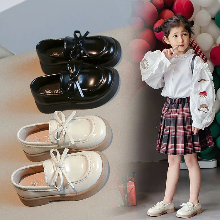 Rakuten - 【クーポンで10％オフ】ブラック ホワイト キッズ ローファー キッズ フォーマル シューズ 靴 女の子 キッズ フォーマル 靴 シューズ エレガントデザイン ジュニア 黒 ホワイト パンプス 履きやすい スリッポン ミュール ローヒール 低め 発表会 結婚式 入学式 卒業式