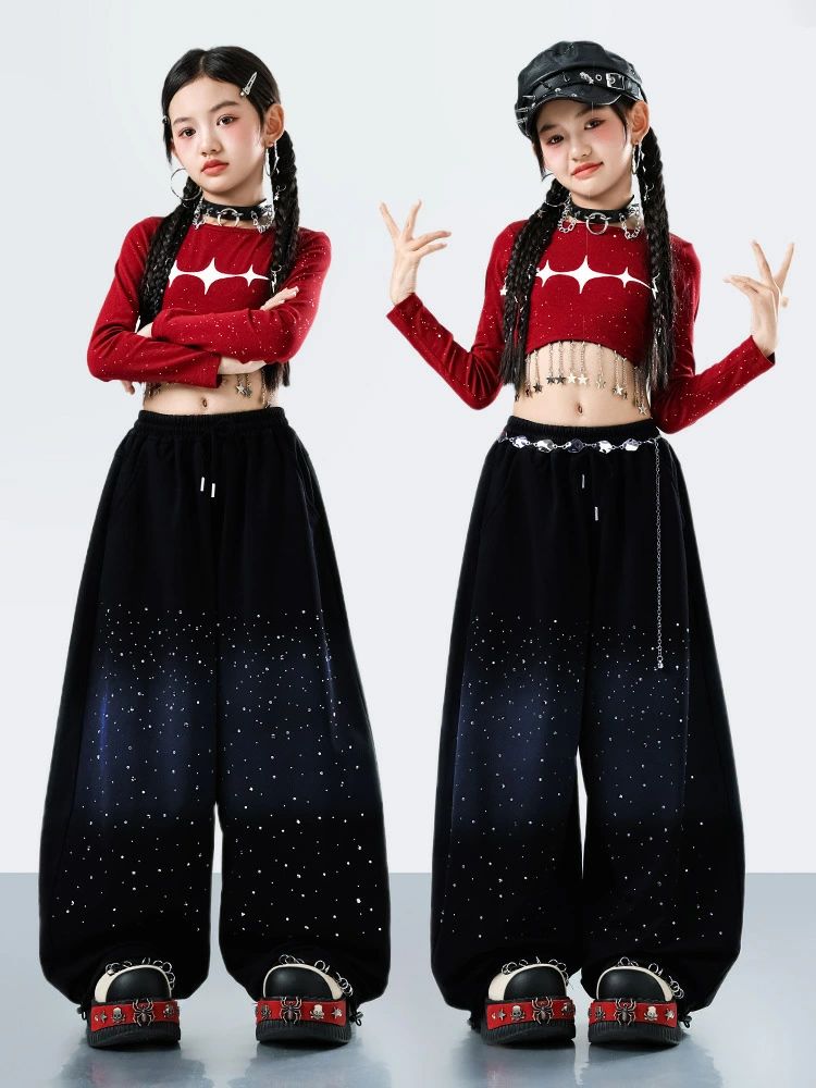 クレオパトラセレクトの赤 黒 レッド ブラック トップス 長パンツ へそ出し 長袖 キッズ ダンス セットアップ 韓国 k-pop ヒップホップ 女の子 ギャル アイドル かっこいい カジュアル 子供服 きらきら ステージ衣装 jazz ジャズダンス 団体服 練習着 演出服 原宿系 110-180cm｜アングル3